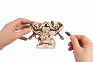 UGEARS Drewniane mechaniczne puzzle Motor V8 6