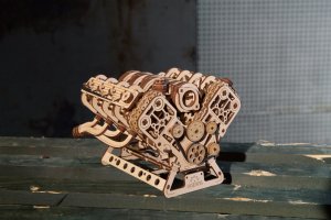 UGEARS Drewniane mechaniczne puzzle Motor V8 9