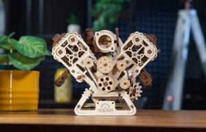 UGEARS Drewniane mechaniczne puzzle Motor V8 10