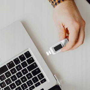 WOLTOMIERZ CYFROWY USB MIERNIK TESTER NAPIĘCIA AMPEROMIERZ WATOMIERZ LCD 5