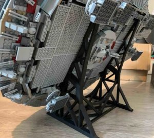 Podstawka dedykowana do LEGO Star Wars 75198 / Sokół Millennium 4