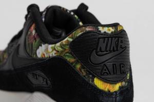 Nike Buty damskie Air Max 90 SE czarne r. 39 (881105 001-S) 5