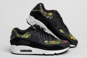 Nike Buty damskie Air Max 90 SE czarne r. 39 (881105 001-S) 2