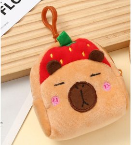 Portfelik Pluszowy Z Brelokiem Kapibara Truskawka Czerwona 9,5 x 8 cm 3