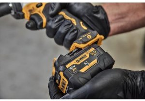 Dewalt DCB126G-XJ ładowarka akumulatorów 6