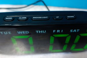 JVD Zegar sieciowy LED SB8035.2 cyfry 5 cm, termometr, budzik, angielska wersja 8