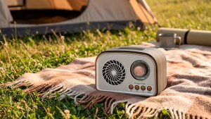 Radio Kruger&Matz Radio przenośne analogowe solarne model KM0834 18