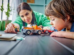 LEGO 60435 - City - Samochód pomocy drogowej i naprawa sportowego auta 7