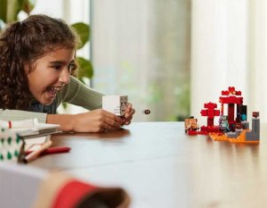 LEGO 21255 - Minecraft - Zasadzka w portalu do Netheru 9