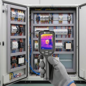 Kamera termowizyjna Guide E4 384x288px, technologia SuperIR, wyświetlacz 3,5”, 12h pracy, wytrzymała i niezawodna 6