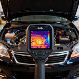 Kamera termowizyjna Guide E4 384x288px, technologia SuperIR, wyświetlacz 3,5”, 12h pracy, wytrzymała i niezawodna 7