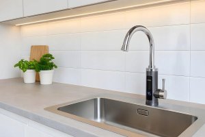 Przepływowy podgrzewacz wody Noveen Przepływowy podgrzewacz wody IWH480 Table Montage 10