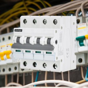 Bemko Rozłącznik izolacyjny 4P 63A Schelinger A11-SR8-4P-063 10