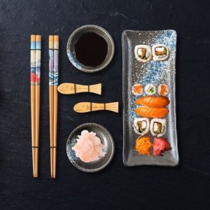 Zestaw naczyń do podawania sushi ceramiczny porcelana dla 2 osób pomysł na prezent 3