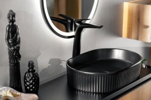 Zestaw meblowy 60cm z blatem, umywalką nablatową Beyond i szafką wysoką 8