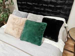 Spod Igły i Nitki Poszewka futro OSLO 40x40 czarna 2