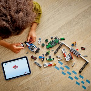 LEGO City Padok F1 z bolidami VCARB i Sauber (60474) 4