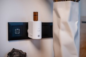 Dyfuzor zapachowy Stadler Form Dyfuzor olejków, aromatyzator zapachowy z czujnikiem ruchu Humanas Home Spirit - biały 167