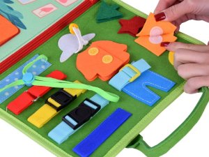 Materiałowa edukacyjna książeczka manipulacyjna Montessori zegar ZA6022 EDUKAMP 11