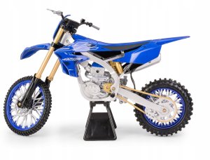 Yamaha YZ450F 2022 1:6 3