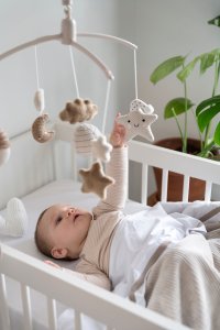 Babys Only muzykalny karuzel 0+ Heaven clay/ Warm linen BO-814.023.060.50 (8720791359300) 3