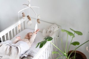 Babys Only muzykalny karuzel 0+ Heaven clay/ Warm linen BO-814.023.060.50 (8720791359300) 9