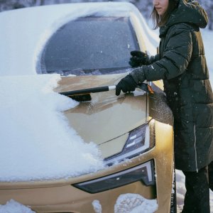 Fiskars SZCZOTKA SAMOCHODOWA I SKROBAK DO ODŚNIEŻANIA, KRÓTKI TRZONEK PLUS 3