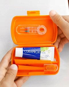 Curaprox TRAVEL SET KIDS POMARAŃCZOWY 4