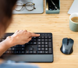 Klawiatura + mysz Trust TREZO WIRELESS DESKSET ECO* CH 8