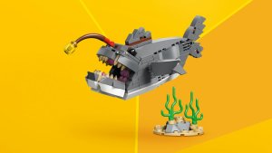 LEGO Creator Groźny rekin i skrzynia ze skarbem (31381) 6