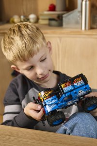 LEGO Technic Monster Jam Grave Digger Ogień (42219) 3