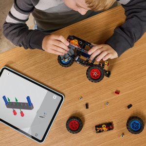 LEGO Technic Monster Jam Grave Digger Ogień (42219) 4