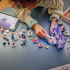 LEGO Friends Pokaz mody w mieście Heartlake (42685) 7