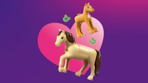 LEGO Friends Przyczepa z koniem i źrebaczkiem (42695) 5