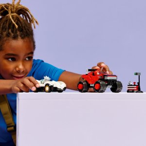 LEGO Sonic Silver w samochodzie kontra Knuckles w monster trucku (77118) 3