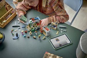 LEGO Harry Potter Dom Luny Lovegood (76467) 4