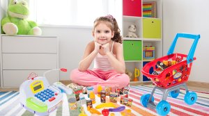 Kasa fiskalna sklepowa z wózkiem i produktami 14