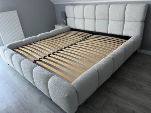 Błękitne łóżko tapicerowane Lux 200x200 z pojemnikiem na pościel bukla 4