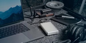 Express 1M2 USB4 (80Gb/s) Bus-Powered Portable NVMe 9