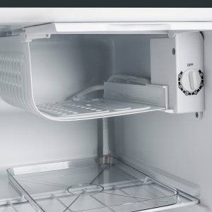 Adler Refrigerator | AD 8096 | Energy efficiency class E | Free standing | Larder | Height 49.5 cm | Fridge net capacity 45 L | 39 dB | Black 3