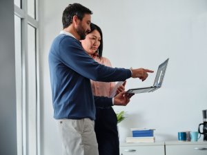 HP EliteBook 6 G1i 13.3 / C51HBET / Ultra 7 / 16GB / 1TB / Intel Graphics / WUXGA / Dotyk / Win 11 Pro / Srebrny 11