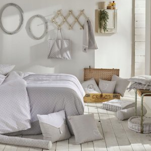 Poduszka dekoracyjna do salonu CONSTANCE, haftowane serduszko, bawełna, 40 x 40 cm 4