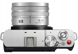 Aparat Panasonic Lumix S9 czarno-srebrny + 18-40mm f/4.5-6.3 srebrny (DC-S9NE-SB) 3