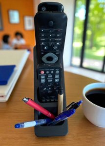 Organizer na piloty  stojak 3D na piloty do TV, dekodera i innych urządzeń 3