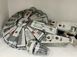 Podstawka dedykowana do LEGO Star Wars 75105 / Sokół Millennium Falcon 2