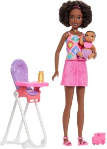 Lalka Barbie Mattel Skipper: Klub opiekunek - zestaw z bobasem i krzesełkiem do karmienia (JJB45) 4
