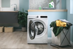 Candy Washing machine | BR 47SBL8-S | Energy efficiency class A | Front loading | Washing capacity 7 kg | 1400 RPM | Depth 49 cm | Width 60 cm | Display | Digital | Steam function | Wi-Fi | White 18