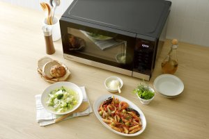 Panasonic NN-GD38QSEPG Kuchenka mikrofalowa 29L 1000W i naczynie Steam+ Pot 3