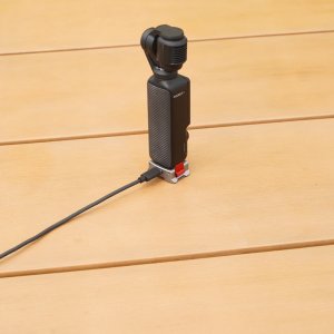 Ulanzi ADAPTER PODSTAWKA ŁADUJĄCA USB-C Z GWINTEM 1/4" I SZYBKOZŁĄCZKĄ DO DJI OSMO POCKET 3 7