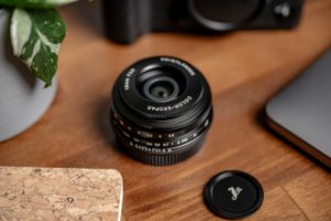 Obiektyw Voigtlander Color Skopar 18 mm f/2,8 do Fujifilm X - czarny 204